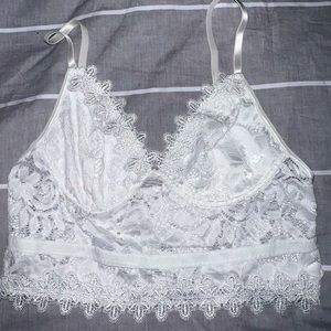 Women’s white lace cami top. This is a size medium. Brought from a boutique